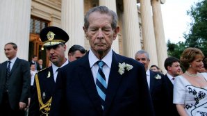 К посольству Румынии в Кишиневе несли цветы и свечи