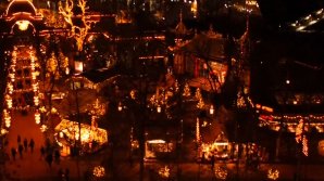 В парке развлечений Тиволи в Копенгагене зажгли новогодние огни