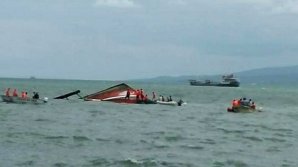 У побережья Филиппин перевернулся паром с 251 человеком на борту