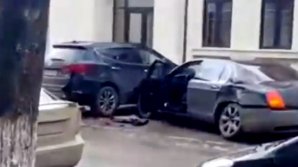 Автоледи на Bentley попала в серьёзную аварию в центре столицы: видео