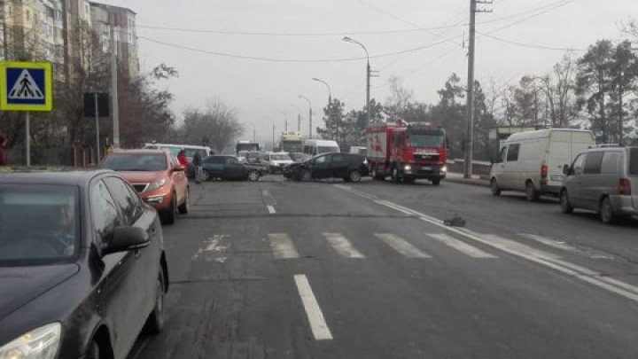 У Ворот города два автомобиля столкнулись в лобовую