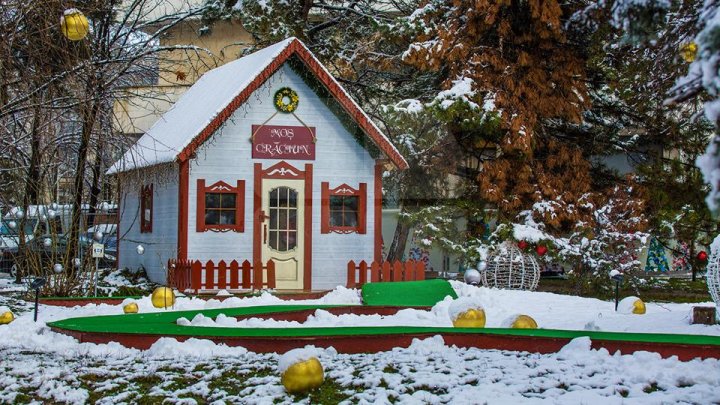 Рождественскую ярмарку показали на фото после первого снегопада