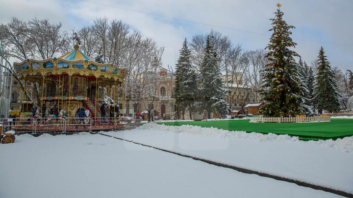 Рождественскую ярмарку показали на фото после первого снегопада