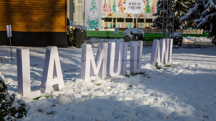 Рождественскую ярмарку показали на фото после первого снегопада