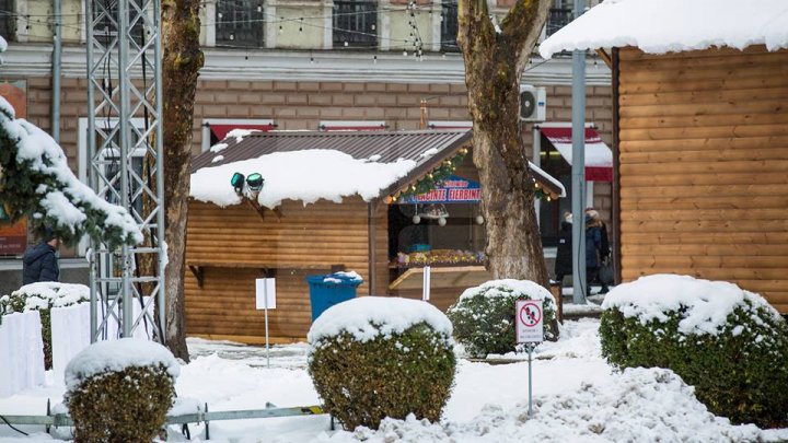 Рождественскую ярмарку показали на фото после первого снегопада
