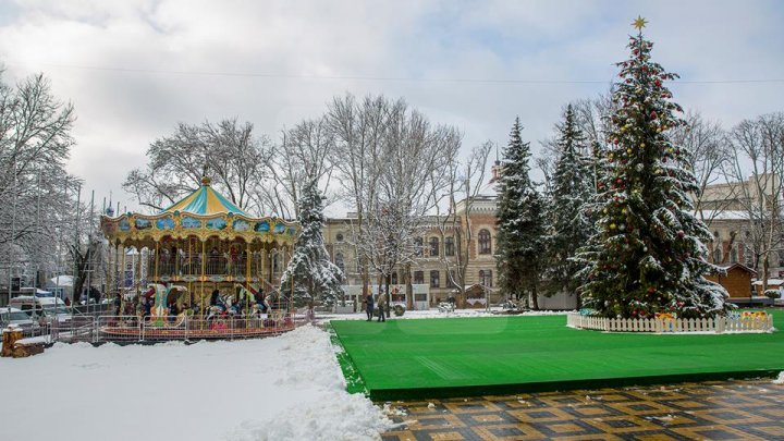 Рождественскую ярмарку показали на фото после первого снегопада