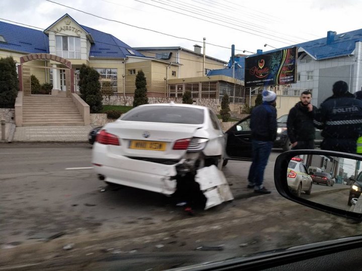 Автомобильная авария заблокировала движение на Оргеевском шоссе: видео