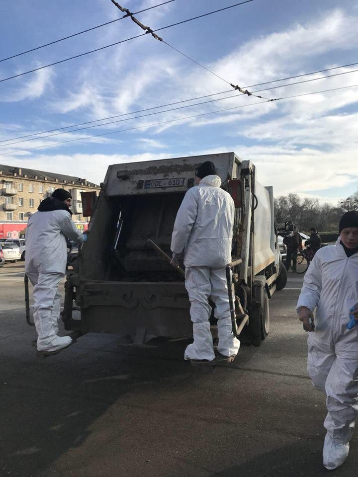 Правительство спасает Бельцы от мусора: спецтехника из Кишинёва начала очищать город