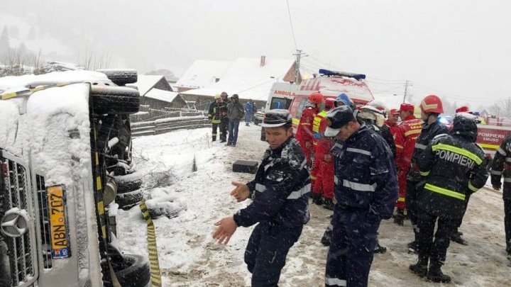 Фотографии с места страшной аварии в Румынии, где погибли двое граждан Молдовы