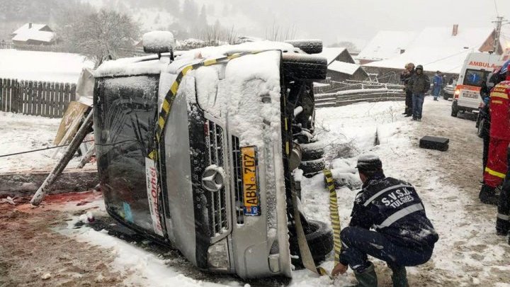 Фотографии с места страшной аварии в Румынии, где погибли двое граждан Молдовы