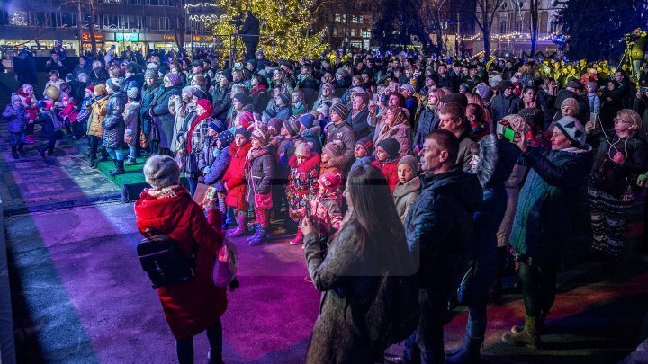 В Кишиневе состоялось грандиозное открытие Рождественской ярмарки: фото 