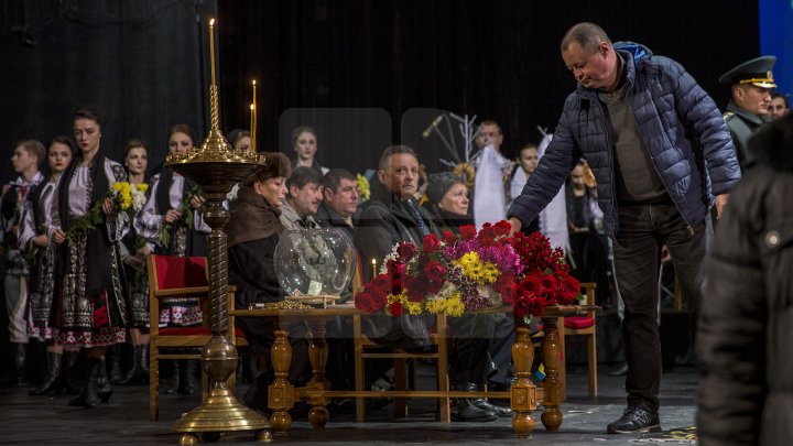 "Он был для нас идолом": участники ансамбля JOC рассказали, каким помнят Владимра Курбета