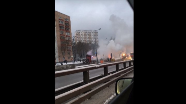 Опубликовано видео горящей фуры на Волгоградке