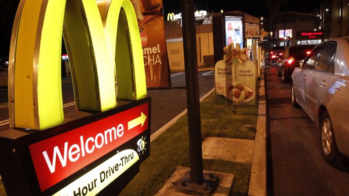 Экс-сотрудницу McDonald's избили за жалобу на несвежий бекон