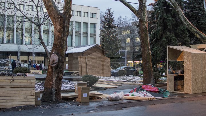 Такого вы ещё не видели: Рождественская ярмарка в центре столицы готовится к открытию (фото)