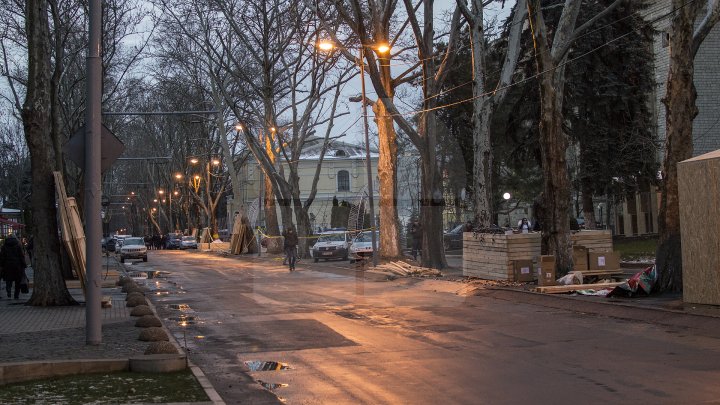 Такого вы ещё не видели: Рождественская ярмарка в центре столицы готовится к открытию (фото)