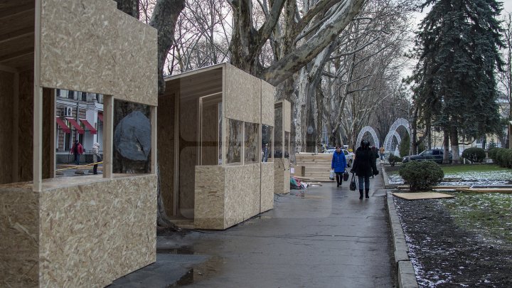 Такого вы ещё не видели: Рождественская ярмарка в центре столицы готовится к открытию (фото)