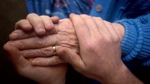 Фонд "Эдельвейс" взял под опеку пожилую пару из Страшенского района 