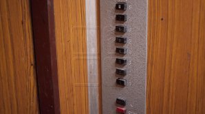 В 17 столичных многоэтажках заменят лифты