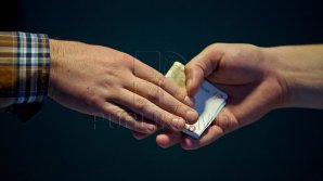 Сотрудники НЦБК задержали троих мошенников с фальшивыми корочками ФСБ, вымогавших 20 тысяч евро