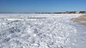 Американец снял на видео замерзший Атлантический океан