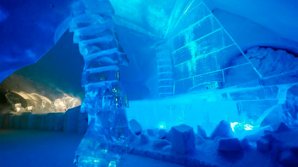 В Канаде загорелся ледяной отель