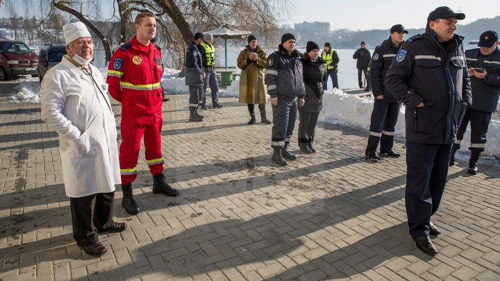 В парке "Валя Морилор" прошли учения спасателей: фоторепортаж