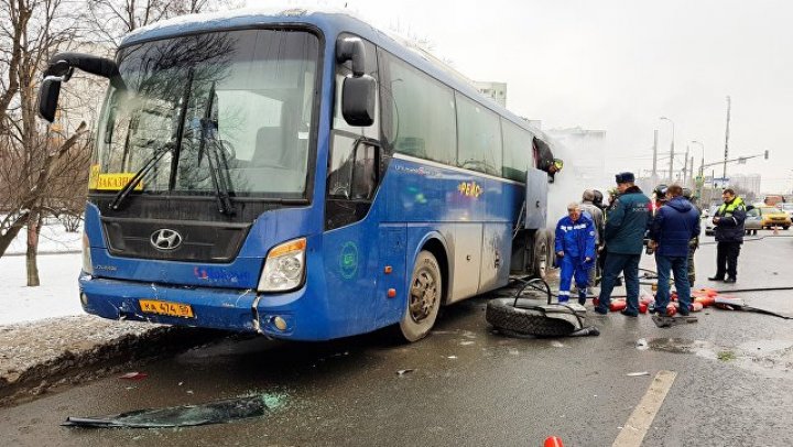 В Москве загорелся автобус с ехавшими к Деду Морозу детьми