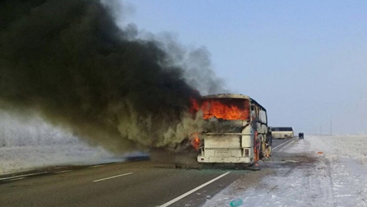 В Казахстане задержали трех водителей автобуса, в котором погибли 52 человека