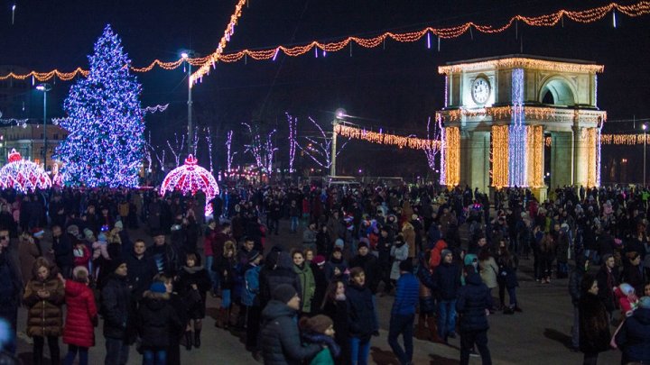 Новый год в Кишинёве встретили праздничным концертом и фейерверком: фото