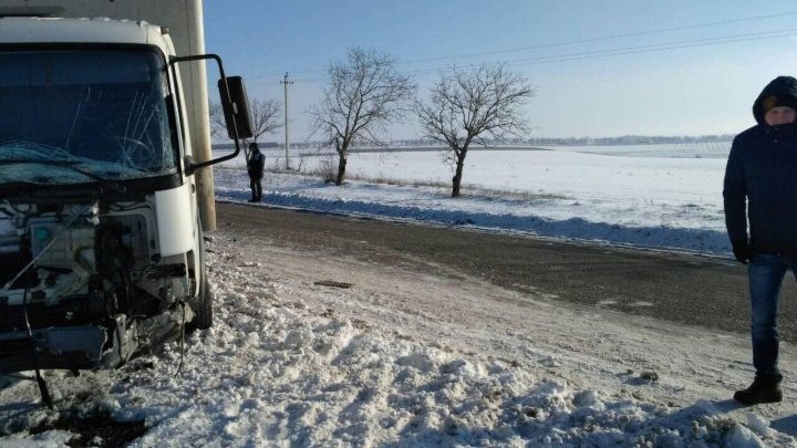 Страшная авария в селе Михэйлений Векь: автомобиль столкнулся с грузовиком (фото)