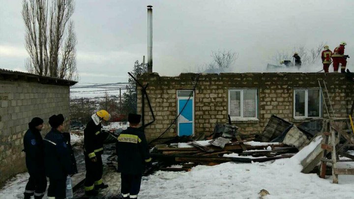 Пожар в школьной столовой Оргеевского района локализован: фото