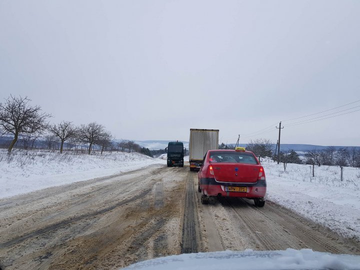 Автомобильное движение на трассе Кишинёв-Леушены серьёзно затруднено: фото