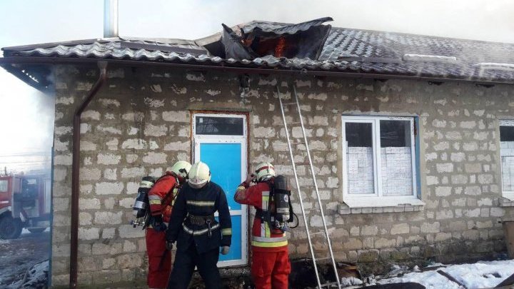 Пожар в школьной столовой Оргеевского района локализован: фото