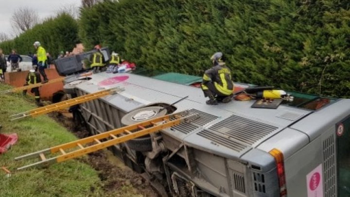 В Италии перевернулся автобус с 50 школьниками