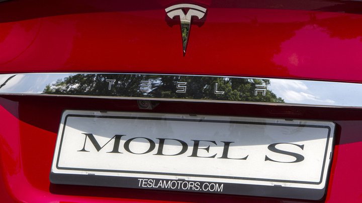 Двигавшаяся на автопилоте Tesla попала в ДТП в Калифорнии