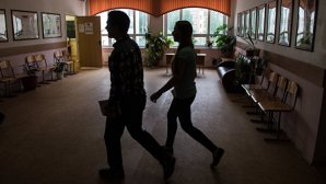 В отношении учителя, который запретил детям выходить в туалет на уроке, проведут проверку