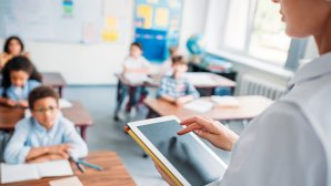 Учительница через суд добивается права на секс с учениками