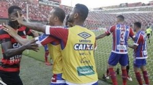 В Бразилии футбольный матч остановили из-за удаления десяти игроков