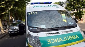 Упавшее с высотки огромное стекло убило подростка в Тбилиси