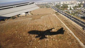 Самолет с туристами экстренно сел в Турции из-за проблем с двигателем