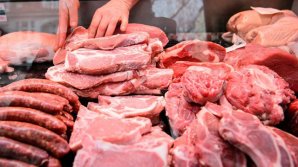 300 кг просроченного мяса и колбасы изъяли у столичных торговцев