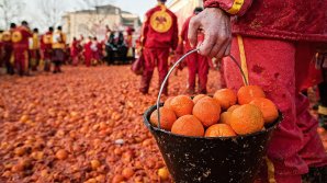 В Италии состоялось ежегодное "апельсиновое сражение"