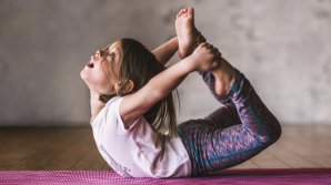 У китайской девочки отнялись ноги после занятия йогой (видео) 