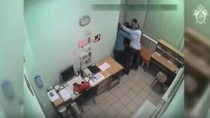 Опубликовано видео, как друзья пациента избивают врачей реанимации под Липецком