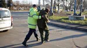 Двое мужчин пытались угнать машину у одного из жителей Костешт