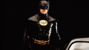 Мужчина в маске Бэтмена ограбил аптеку в Москве