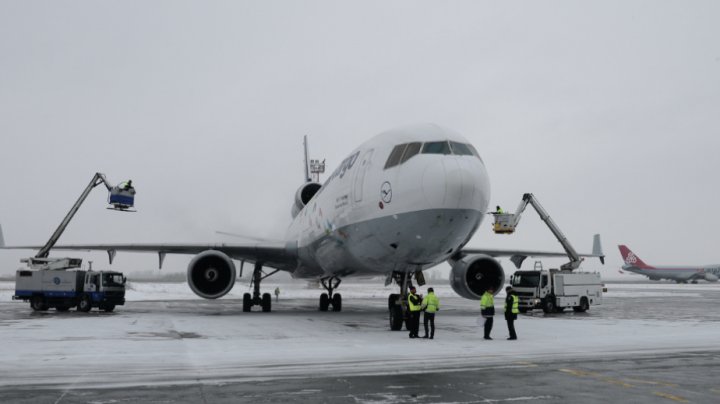 В московских аэропортах из-за непогоды задержано более 70 рейсов