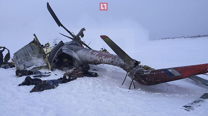 Два человека погибли при жесткой посадке вертолета под Томском: фото