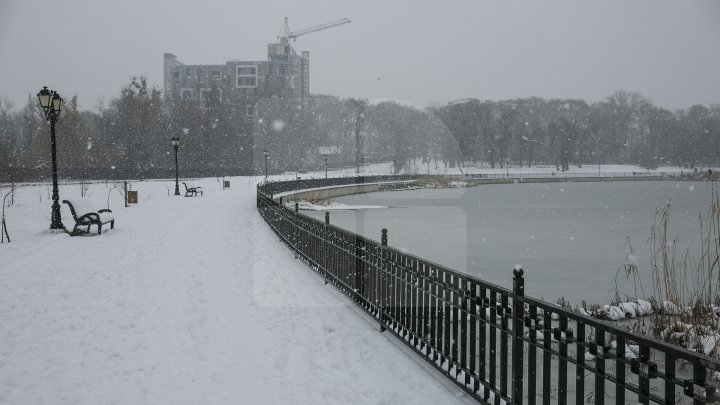 Снежная Молдова: в стране продолжает действовать желтый код метеоопасности (фоторепортаж) 